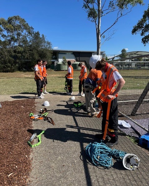 558480309647743_1268472678648499-1