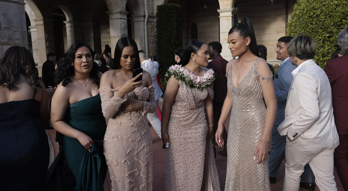 Attendees prepare to enter the formal at Curzon Hall.